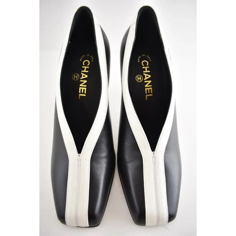 Chanel 26S Blazy Black Ivory White Lambskin Leather CC Gold Square Heel Pump 38